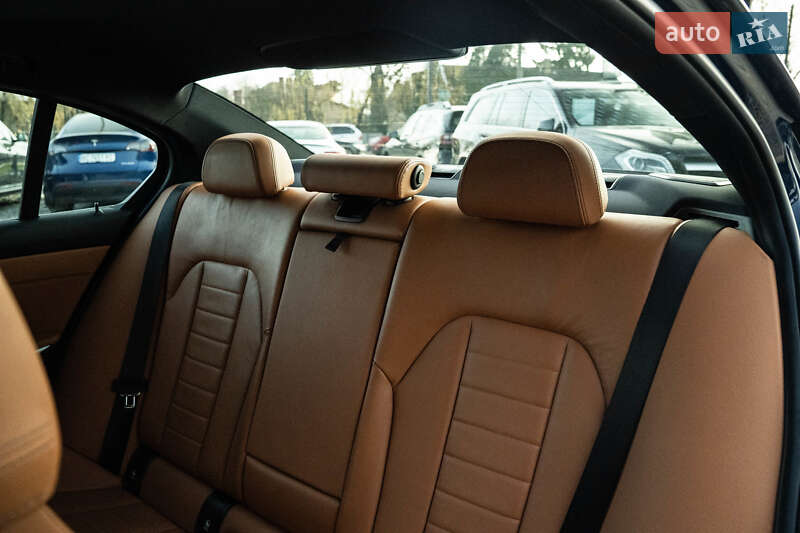 Седан BMW 3 Series 2019 в Черновцах