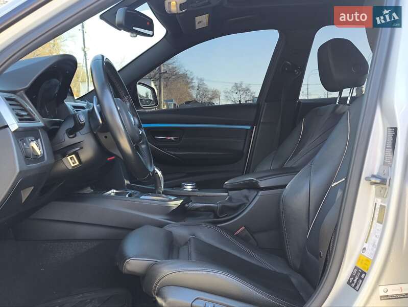 Седан BMW 3 Series 2015 в Киеве