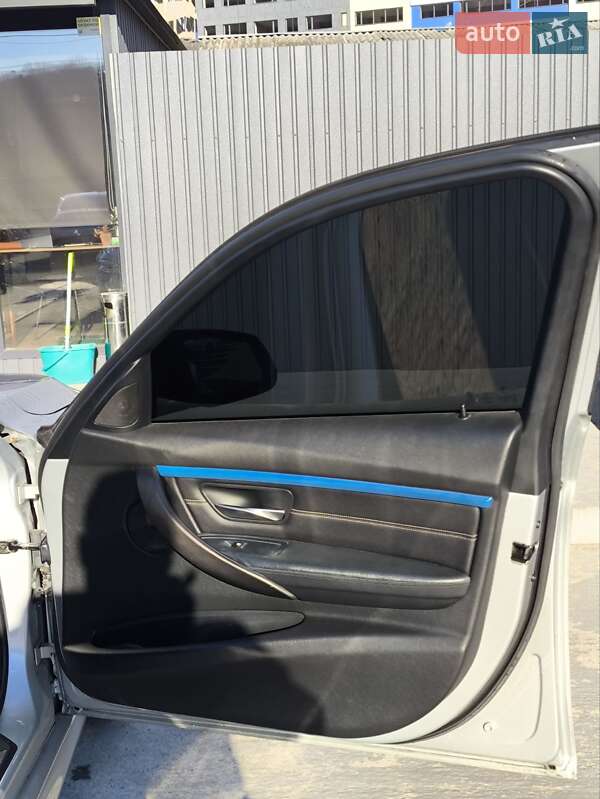 Седан BMW 3 Series 2015 в Киеве