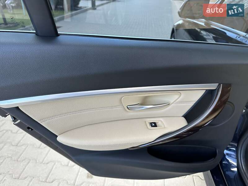 Седан BMW 3 Series 2017 в Киеве