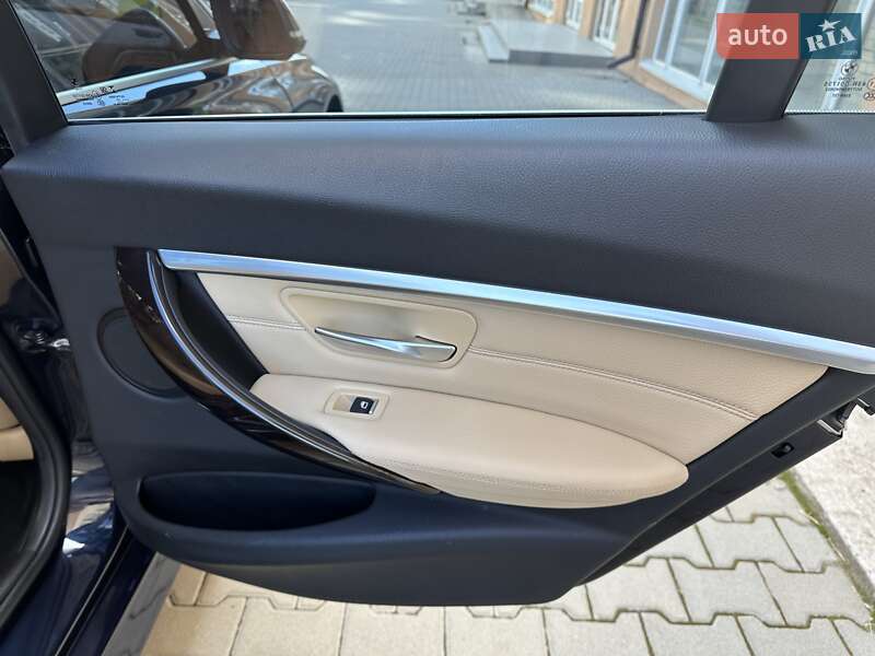 Седан BMW 3 Series 2017 в Киеве
