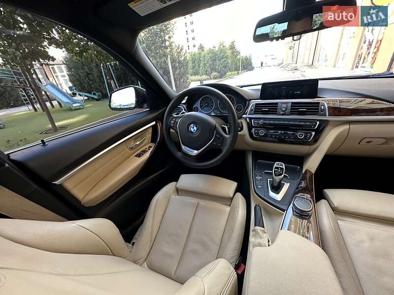 Седан BMW 3 Series 2017 в Киеве