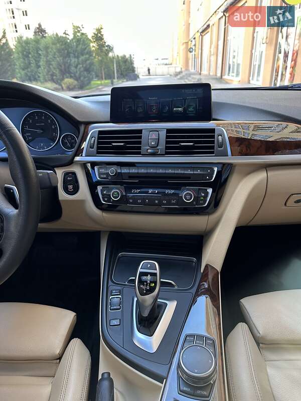 Седан BMW 3 Series 2017 в Киеве