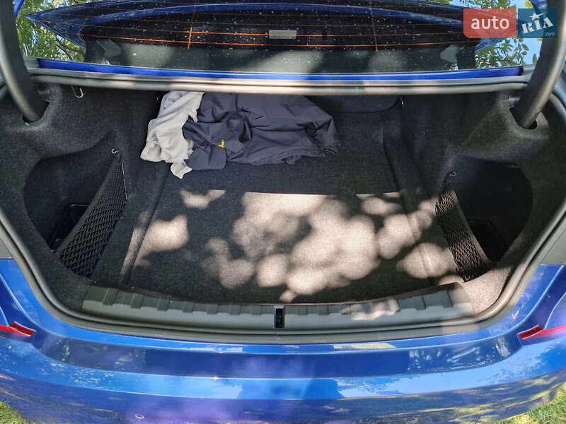 Седан BMW 3 Series 2020 в Львове