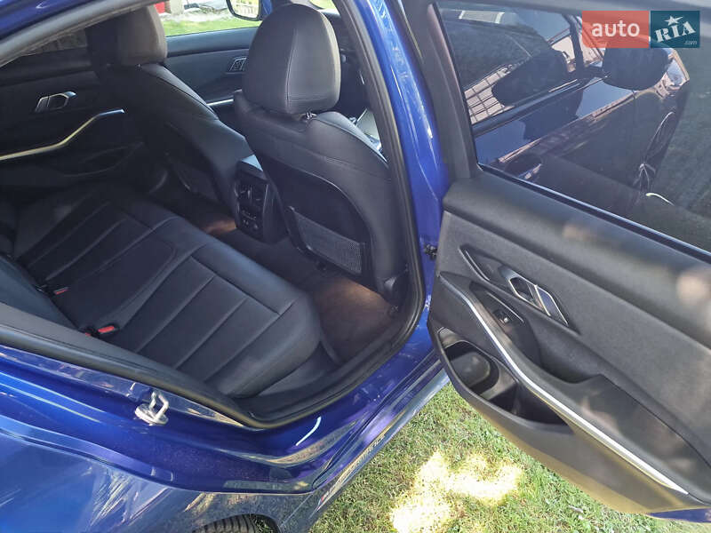 Седан BMW 3 Series 2020 в Львове
