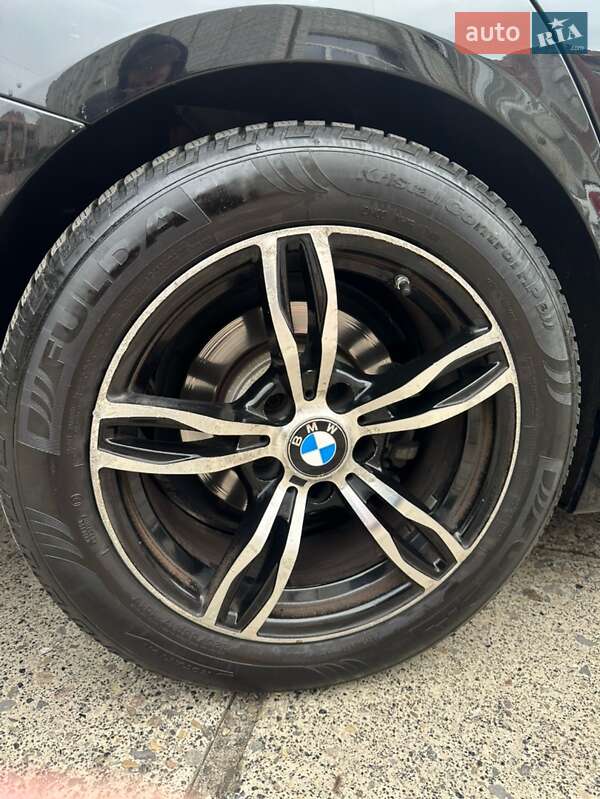 Седан BMW 3 Series 2016 в Львові