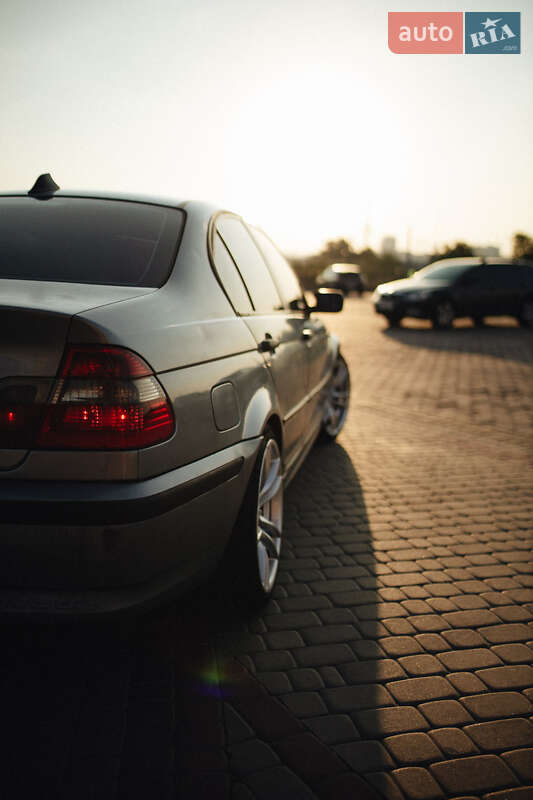 Седан BMW 3 Series 2004 в Харькове