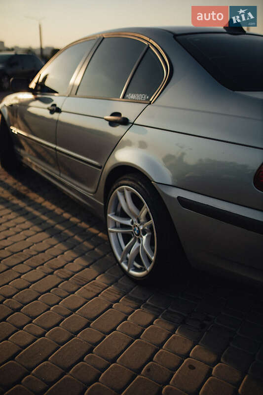 Седан BMW 3 Series 2004 в Харькове