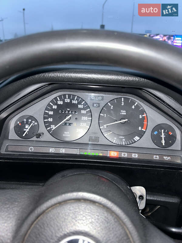 Седан BMW 3 Series 1987 в Киеве