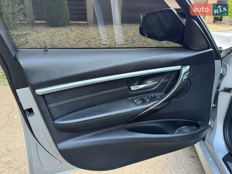 Седан BMW 3 Series 2015 в Одессе