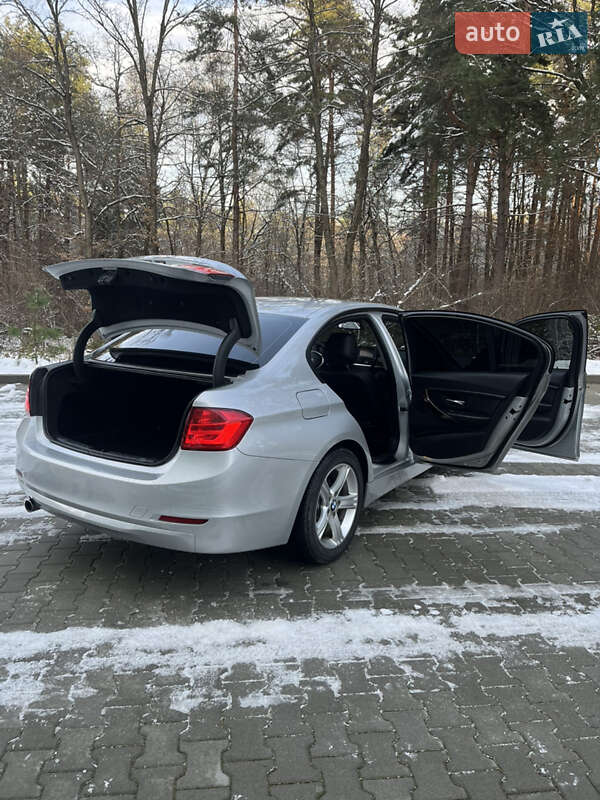 Седан BMW 3 Series 2013 в Новояворівську