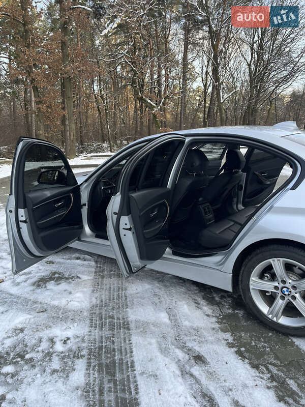 Седан BMW 3 Series 2013 в Новояворівську