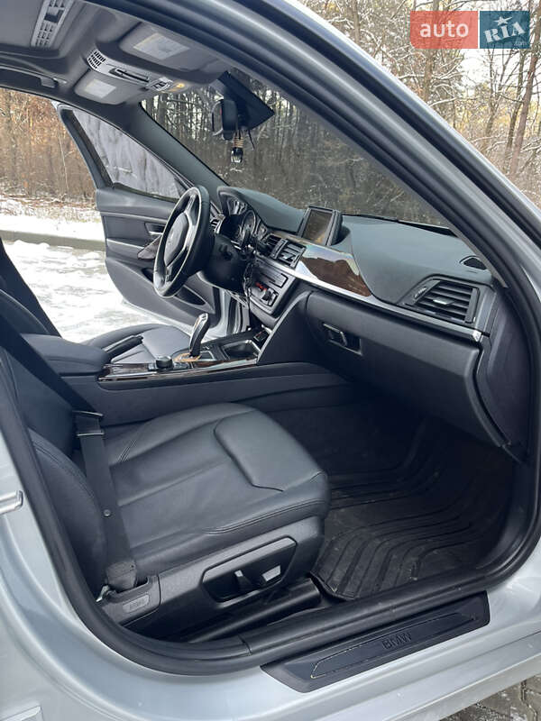 Седан BMW 3 Series 2013 в Новояворівську