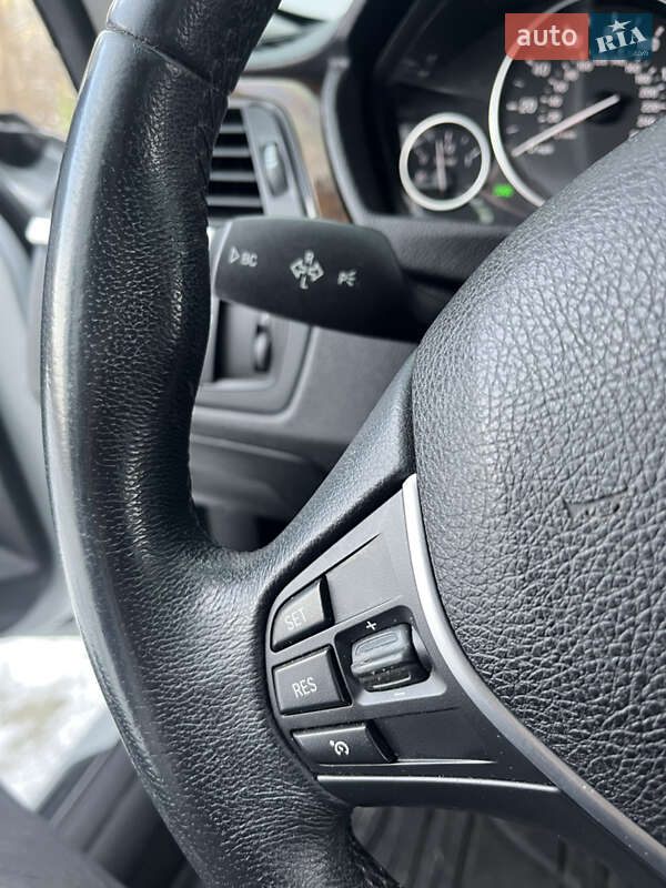 Седан BMW 3 Series 2013 в Новояворівську