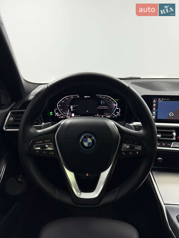 Седан BMW 3 Series 2022 в Одессе