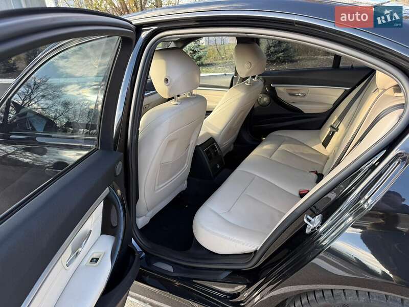 Седан BMW 3 Series 2015 в Киеве