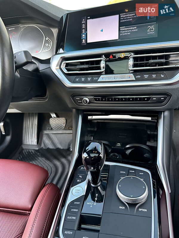 Седан BMW 3 Series 2022 в Києві