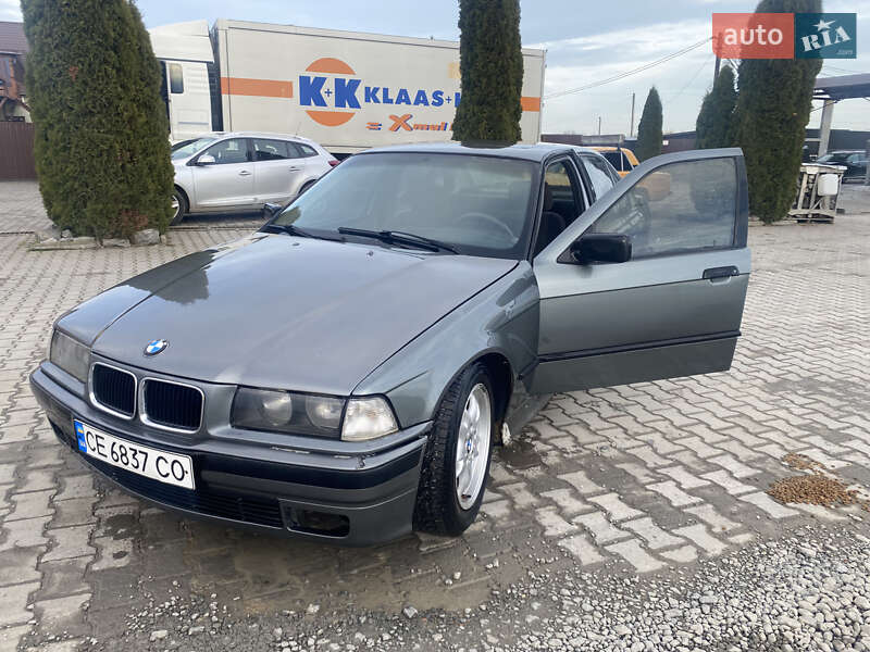 Седан BMW 3 Series 1993 в Хотине