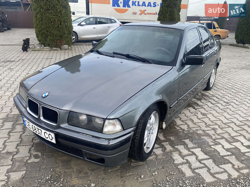 Седан BMW 3 Series 1993 в Хотине