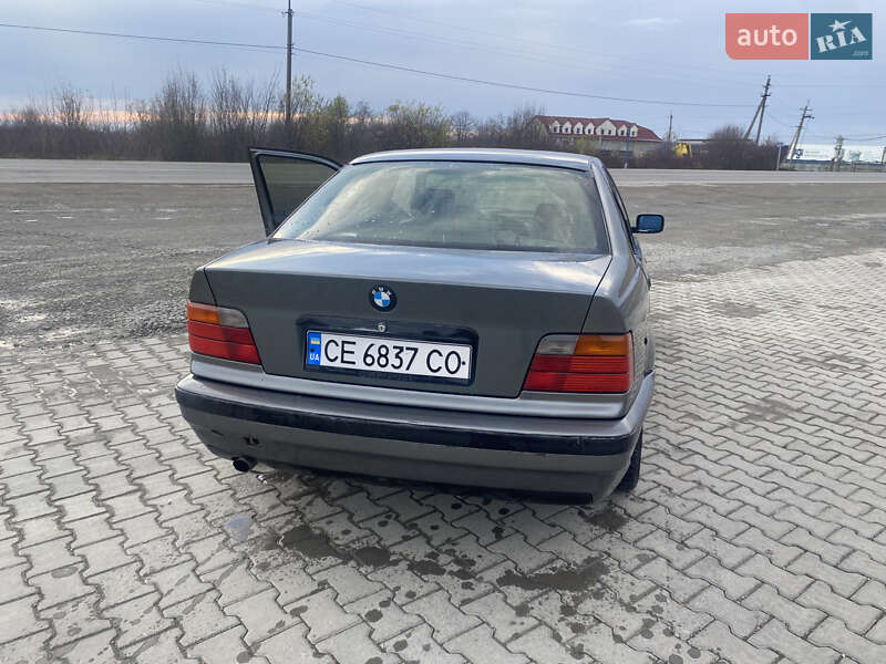 Седан BMW 3 Series 1993 в Хотине