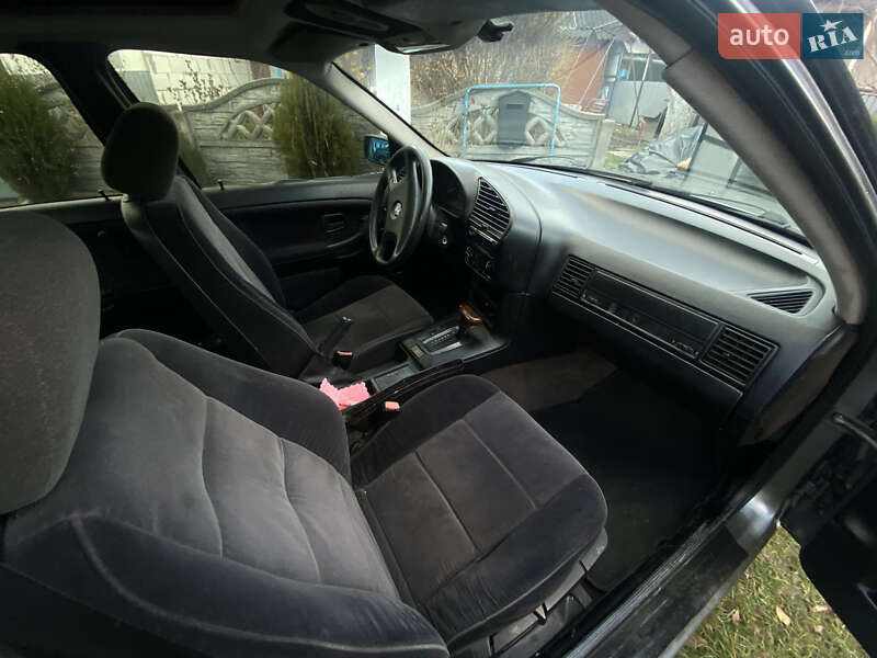 Седан BMW 3 Series 1993 в Хотине