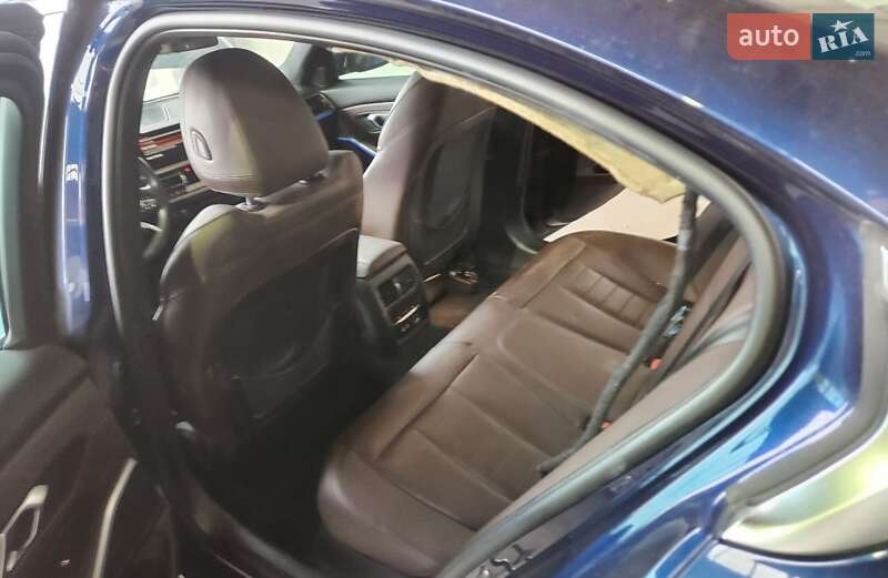 Седан BMW 3 Series 2019 в Киеве