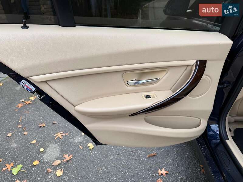 Седан BMW 3 Series 2016 в Киеве