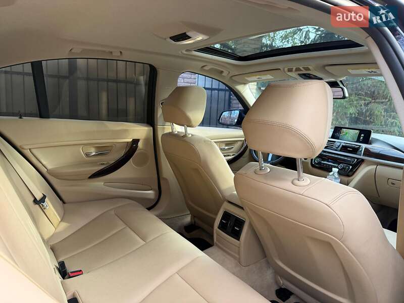 Седан BMW 3 Series 2016 в Киеве