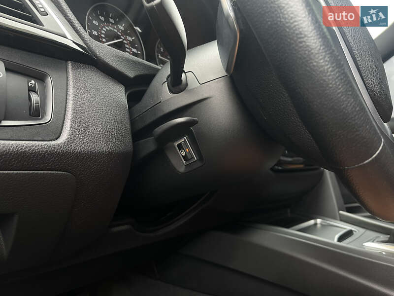 Седан BMW 3 Series 2016 в Киеве