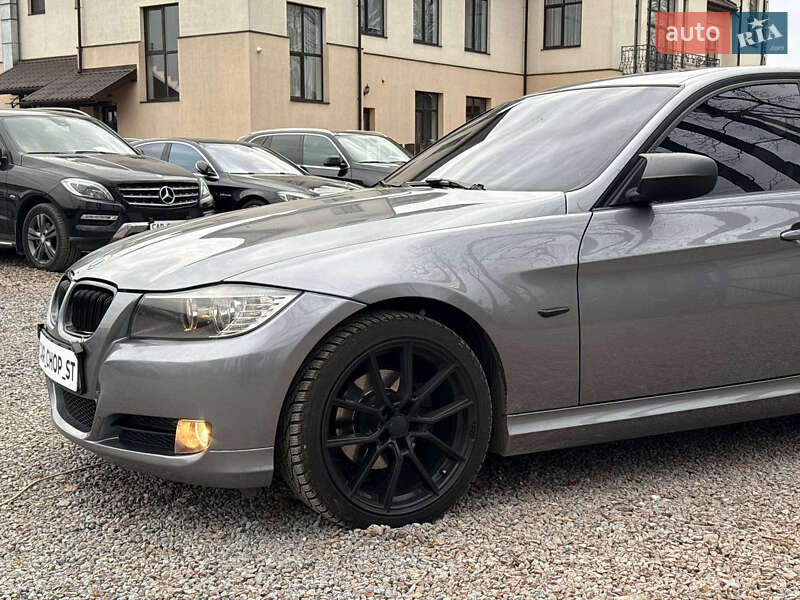 Седан BMW 3 Series 2010 в Стрые