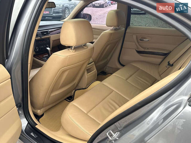 Седан BMW 3 Series 2010 в Стрые