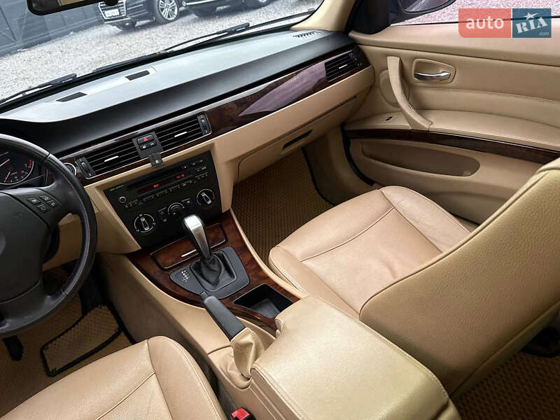 Седан BMW 3 Series 2010 в Стрые