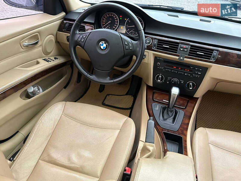 Седан BMW 3 Series 2010 в Стрые
