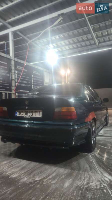 Седан BMW 3 Series 1993 в Львове