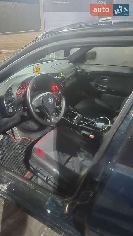 Седан BMW 3 Series 1993 в Львове