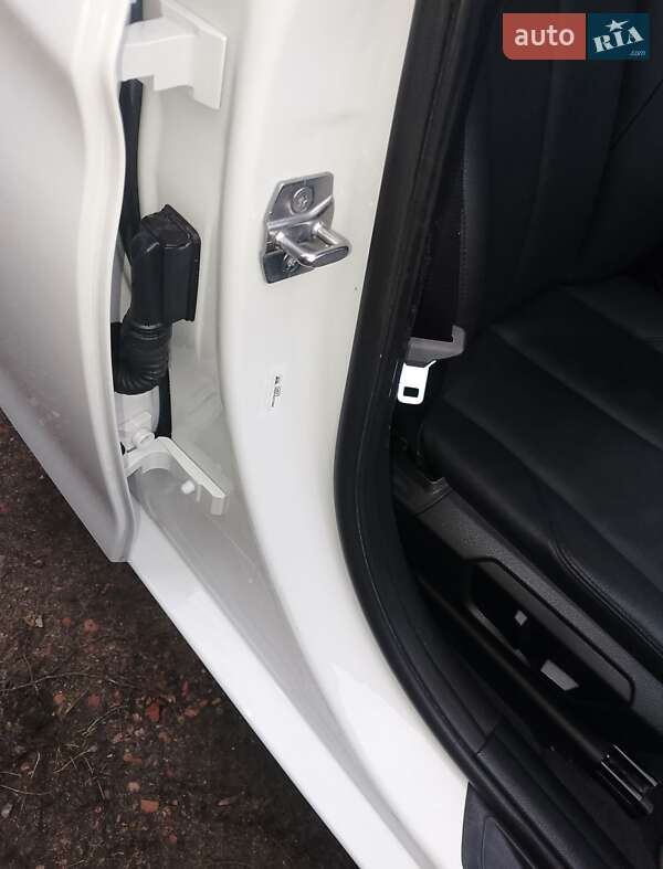 Седан BMW 3 Series 2015 в Киеве