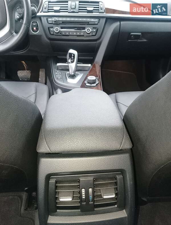 Седан BMW 3 Series 2015 в Киеве