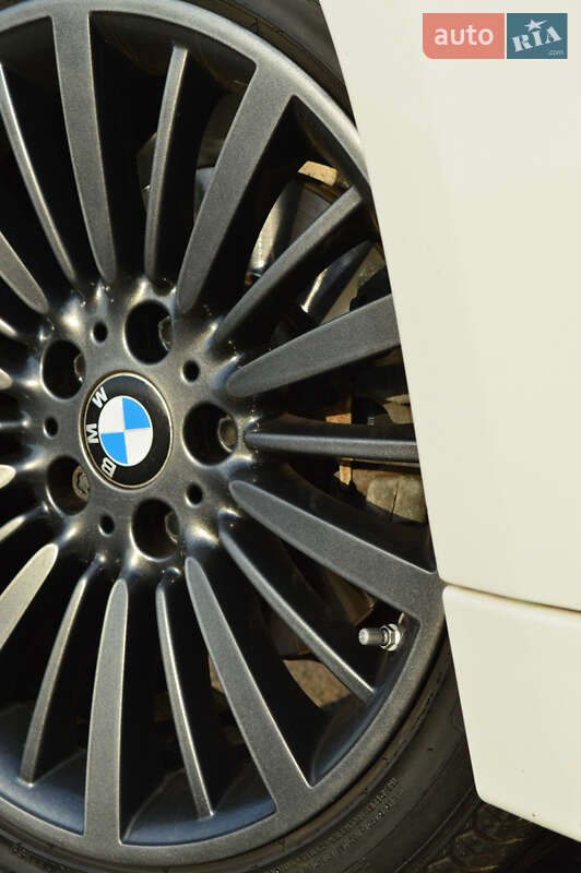 Седан BMW 3 Series 2015 в Николаеве