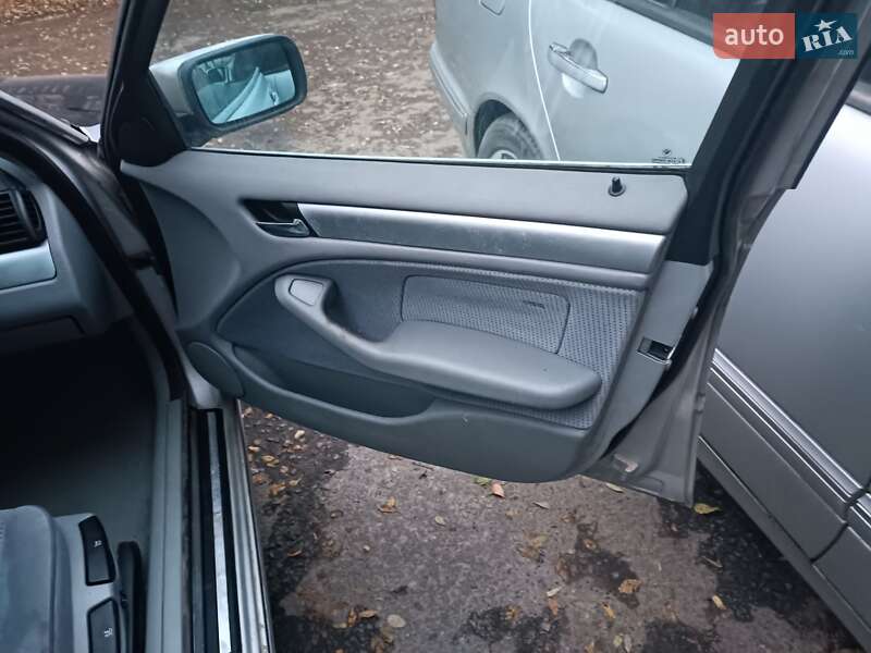 Седан BMW 3 Series 1999 в Днепре