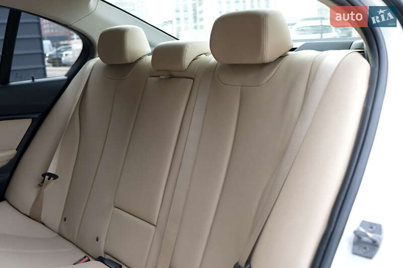 Седан BMW 3 Series 2018 в Киеве