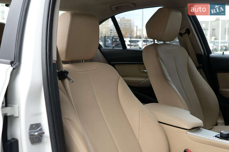 Седан BMW 3 Series 2018 в Киеве