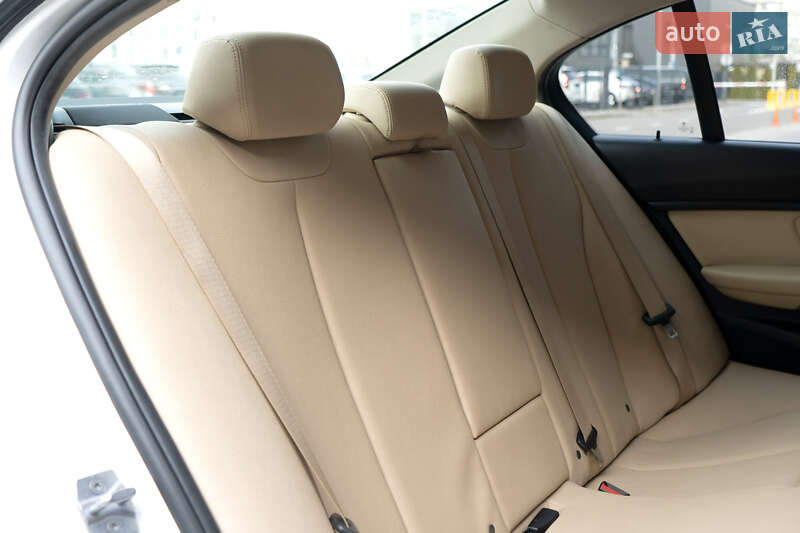 Седан BMW 3 Series 2018 в Киеве