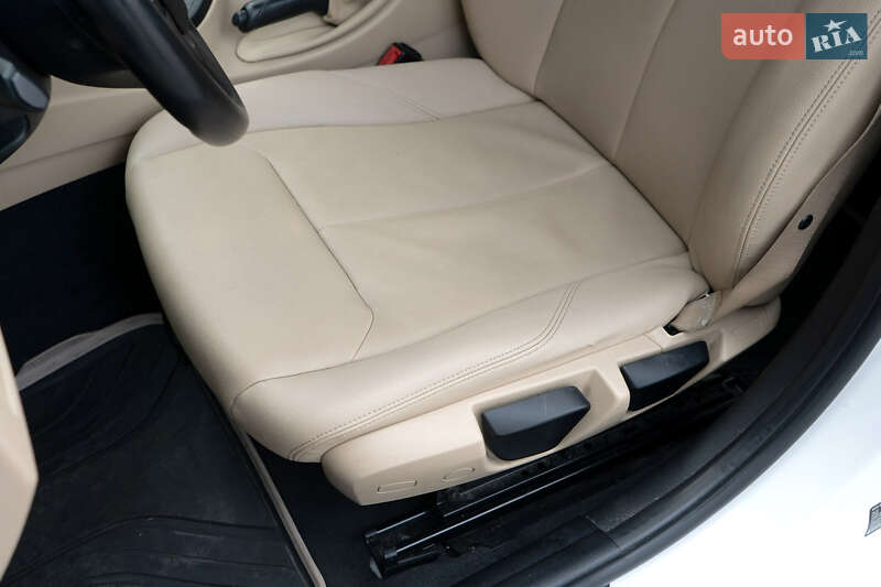 Седан BMW 3 Series 2018 в Киеве