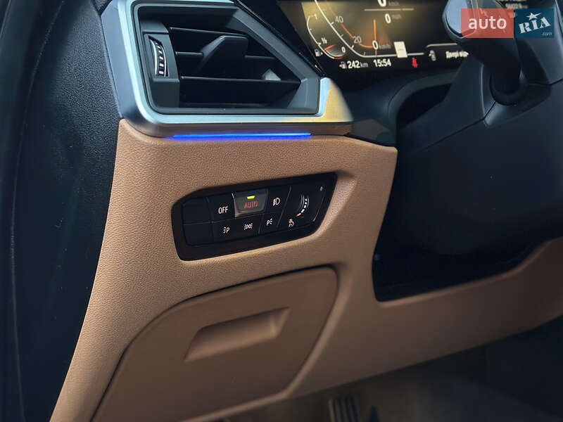 Седан BMW 3 Series 2019 в Киеве