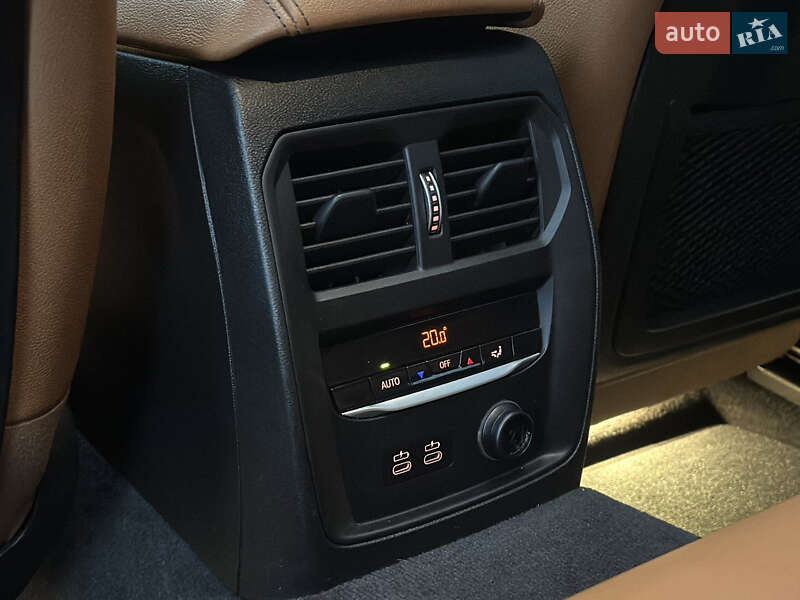 Седан BMW 3 Series 2019 в Киеве