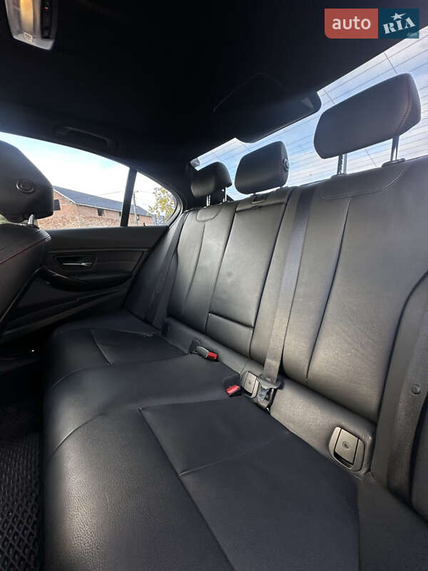 Седан BMW 3 Series 2015 в Львове