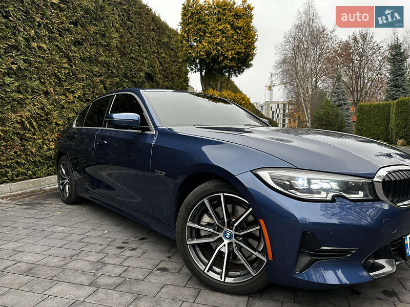 Седан BMW 3 Series 2022 в Луцке