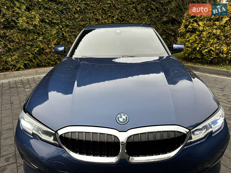 Седан BMW 3 Series 2022 в Луцке