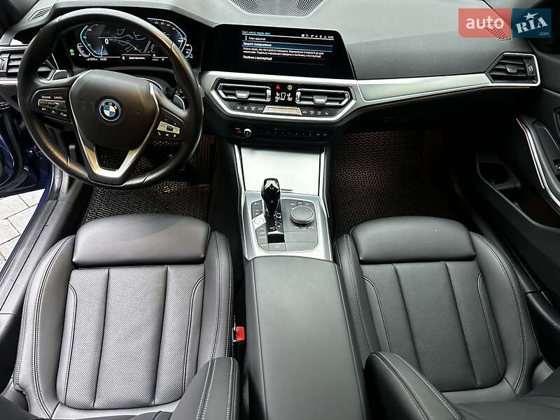 Седан BMW 3 Series 2022 в Луцке
