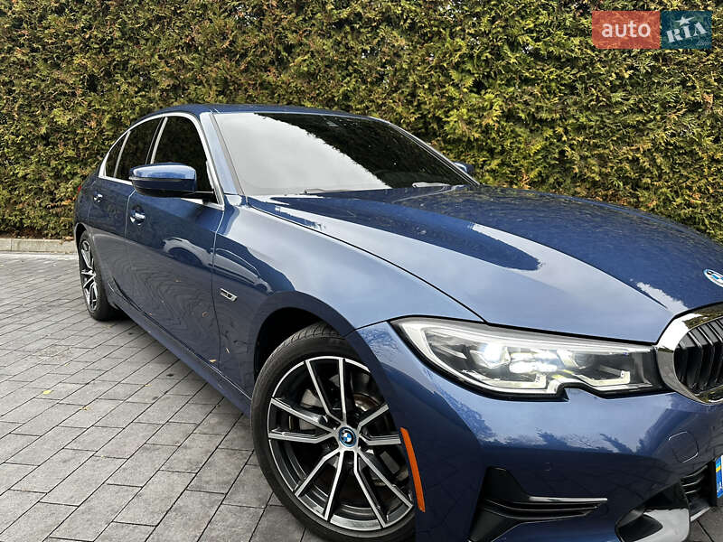 Седан BMW 3 Series 2022 в Луцке